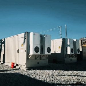 How does the liquid cooling system work in the ...